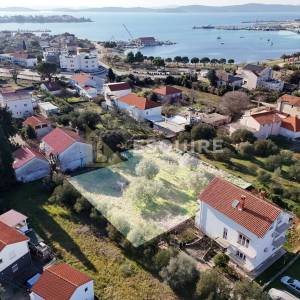 SUKOŠAN - Atraktivno građevisko zemljište, blizina mora - 1348m2
