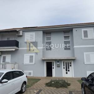 SUKOŠAN . dvosoban namješten uređen apartman na 1. katu!!!