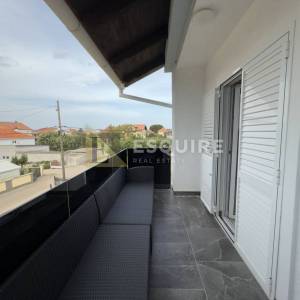 SUKOŠAN . dvosoban namješten uređen apartman na 1. katu!!!