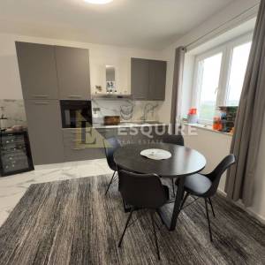 SUKOŠAN . dvosoban namješten uređen apartman na 1. katu!!!