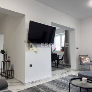 SUKOŠAN . dvosoban namješten uređen apartman na 1. katu!!!