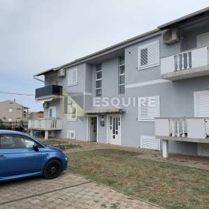 SUKOŠAN . dvosoban namješten uređen apartman na 1. katu!!!