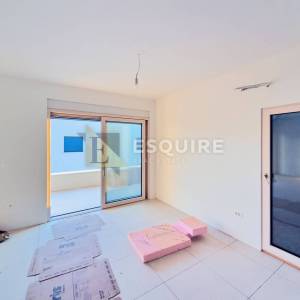 SUKOŠAN - Dvosoban penthouse S6, izlaz iz stana na krovnu terasu - 92m2!