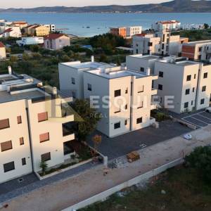 SUKOŠAN - Dvosoban penthouse S6, izlaz iz stana na krovnu terasu - 92m2!