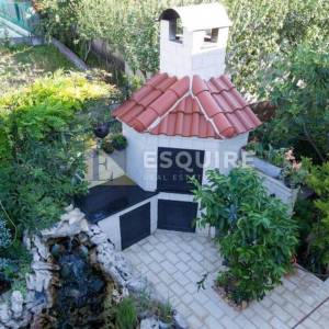 SUKOŠAN - Kuća sa tri stana ukupne stambene površine - 345m2