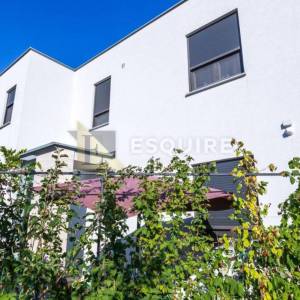 SUKOŠAN - Kuća sa tri stana ukupne stambene površine - 345m2