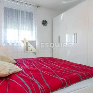 SUKOŠAN - Kuća sa tri stana ukupne stambene površine - 345m2