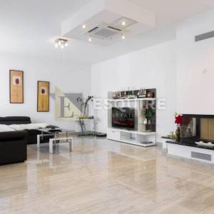 SUKOŠAN - Kuća sa tri stana ukupne stambene površine - 345m2