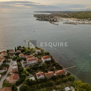 SUKOŠAN - Trosoban stan u prizemlju S2 samo 60m od mora - 91m2