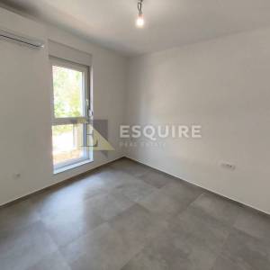 SUKOŠAN - Trosoban stan u prizemlju S2 samo 60m od mora - 91m2