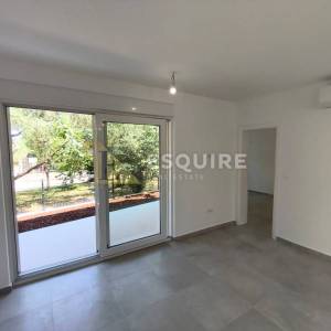 SUKOŠAN - Trosoban stan u prizemlju S2 samo 60m od mora - 91m2