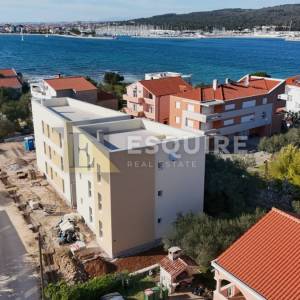 SUKOŠAN - Trosoban stan u prizemlju S2 samo 60m od mora - 91m2
