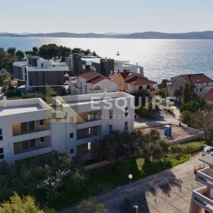 SUKOŠAN - Trosoban stan u prizemlju S2 samo 60m od mora - 91m2