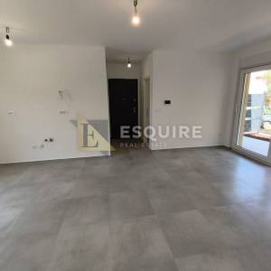 SUKOŠAN - Trosoban stan u prizemlju S2 samo 60m od mora - 91m2