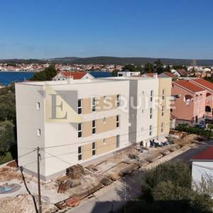 SUKOŠAN - Trosoban stan u prizemlju S2 samo 60m od mora - 91m2