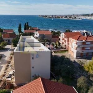 SUKOŠAN - Trosoban stan u prizemlju S2 samo 60m od mora - 91m2