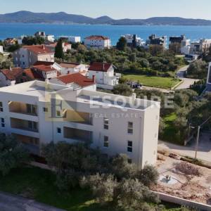 SUKOŠAN - Trosoban stan u prizemlju S2 samo 60m od mora - 91m2