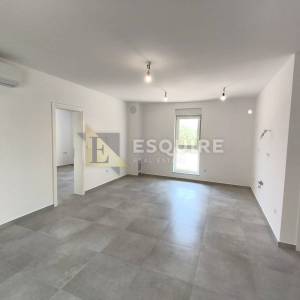SUKOŠAN - Trosoban stan u prizemlju S2 samo 60m od mora - 91m2
