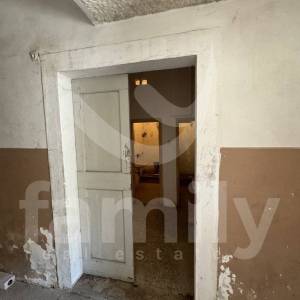 SUTEREN SA MOGUĆNOŠĆU PRENAMJENE NA ODLIČNOJ LOKACIJI