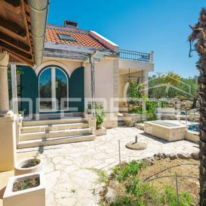 Sutivan, Brač | privatna otočna rezidencija s bazenom, maslinikom i tri stambene