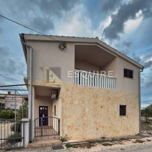 SV. FILIP I JAKOV - Kuća katnica s pogledom na more - 165m2