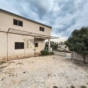 SV. FILIP I JAKOV - Kuća katnica s pogledom na more - 165m2