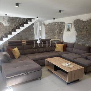 Svetvinčenat, okolica, novouređena kamena kuća sa bazenom