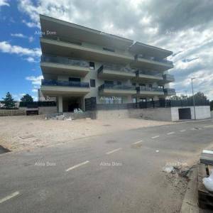Tar – Vabriga | Moderan dvoetažni stan s impresivnom krovnom terasom od 110 m²