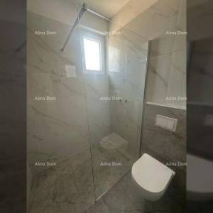 Tar – Vabriga | Moderan dvoetažni stan s impresivnom krovnom terasom od 110 m²