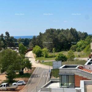 Tar – Vabriga | Moderan dvoetažni stan s impresivnom krovnom terasom od 110 m²