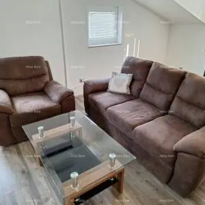 TAR – VABRIGA, STAN U POTKROVLJU, 84 m2