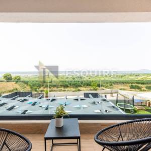 TINJ - LUKSUZNA VILLA s velikom okucnicom