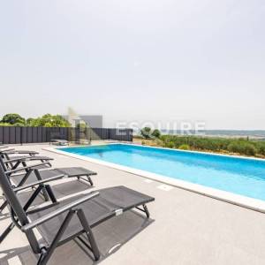 TINJ - LUKSUZNA VILLA s velikom okucnicom