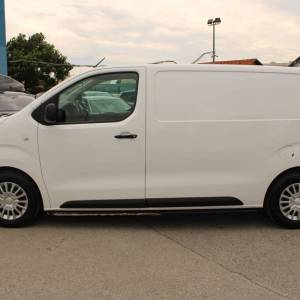 Toyota Proace 1.5D Business *NAVIGACIJA*