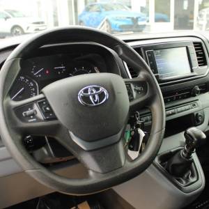 Toyota Proace 1.5D Business *NAVIGACIJA*