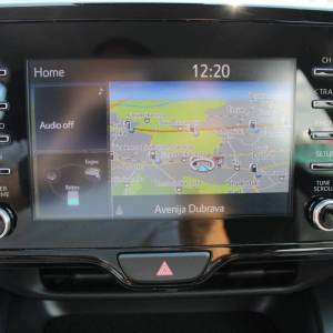 Toyota Yaris 1.5 Hybrid AUTOMATIK *NAVIGACIJA, KAMERA*