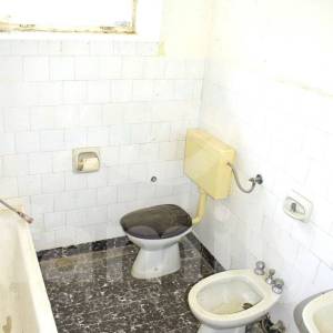 TRI KAMENE KUĆE SA PROSTRANOM GRAĐEVINSKOM OKUĆNICOM