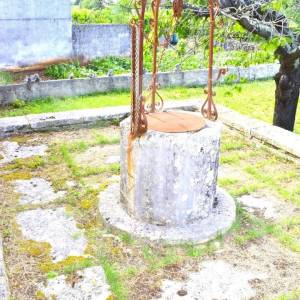 TRI KAMENE KUĆE SA PROSTRANOM GRAĐEVINSKOM OKUĆNICOM