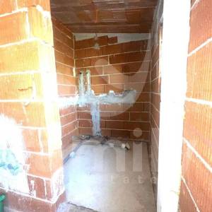TRI KUĆE ZA RENOVACIJU NA MIRNOJ LOKACIJI