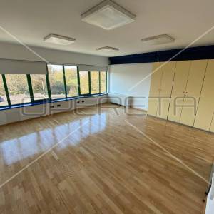 TRNJE, SAVICA, MODERNI POSLOVNI PROSTORI 705 m2 SA VLASTITIM PARKIRALIŠTEM, INVE