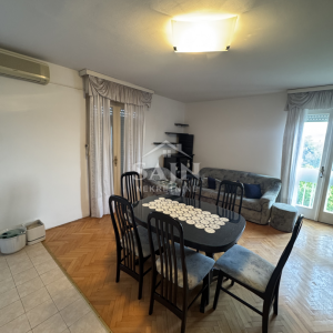 Trogir/Dvosoban stan na trećem katu