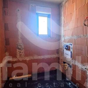 TROSOBNI STAN VISOKOG STANDARDA SA POGLEDOM NA MORE