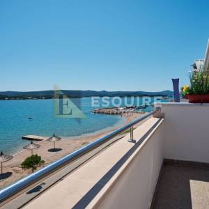 TURANJ - Jednosoban apartman 1. red do mora - 45m2