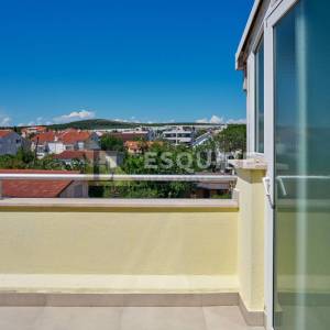 TURANJ - Jednosoban apartman 1. red do mora - 45m2