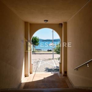 TURANJ - Jednosoban apartman 1. red do mora - 45m2