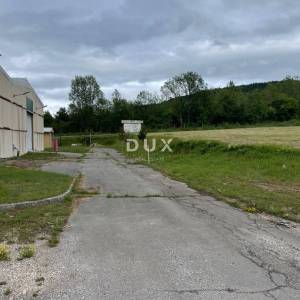 UDBINA - Investicijska prilika – Industrijska hala 3.524 m² na zemljištu 18.374 m² s energetskom infrastrukturom