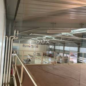 UDBINA - Investicijska prilika – Industrijska hala 3.524 m² na zemljištu 18.374 m² s energetskom infrastrukturom