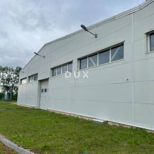 UDBINA - Investicijska prilika – Industrijska hala 3.524 m² na zemljištu 18.374 m² s energetskom infrastrukturom