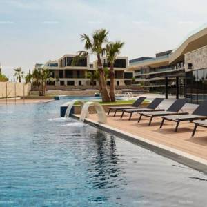 Umag. Alberi. Luksuzni resort s krovnim infinity bazenom!