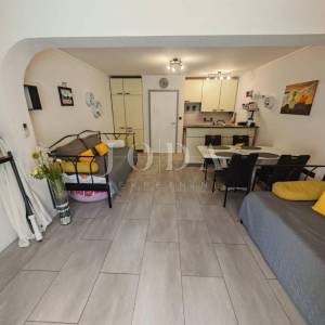 Uredan stan 250m od mora